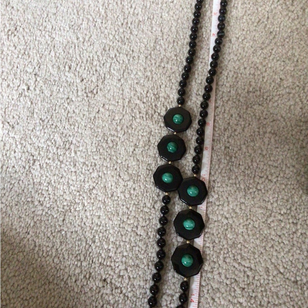 VINTAGE DECO MALACHITE AND ONYX NECKLACE - Picture 9 of 12